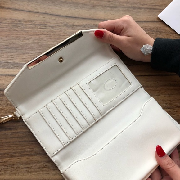 Guess white wristlet - Picture 2 of 2